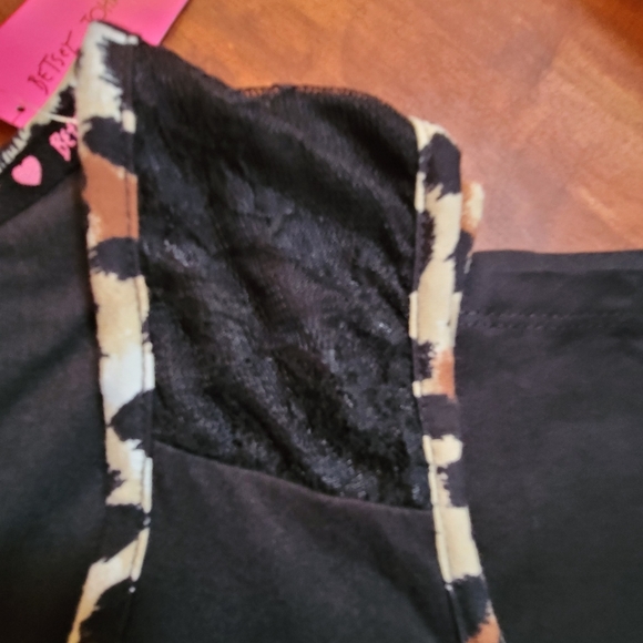 NWT Betsy Johnson Black Tank Top with Lace Detail on Shoulders Sz. L - Picture 2 of 5